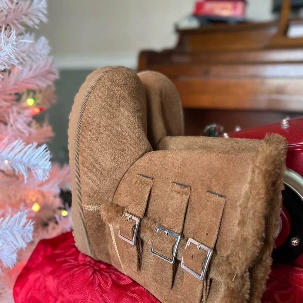 🤎 Girls Faux Fur Silver Buckle Boots